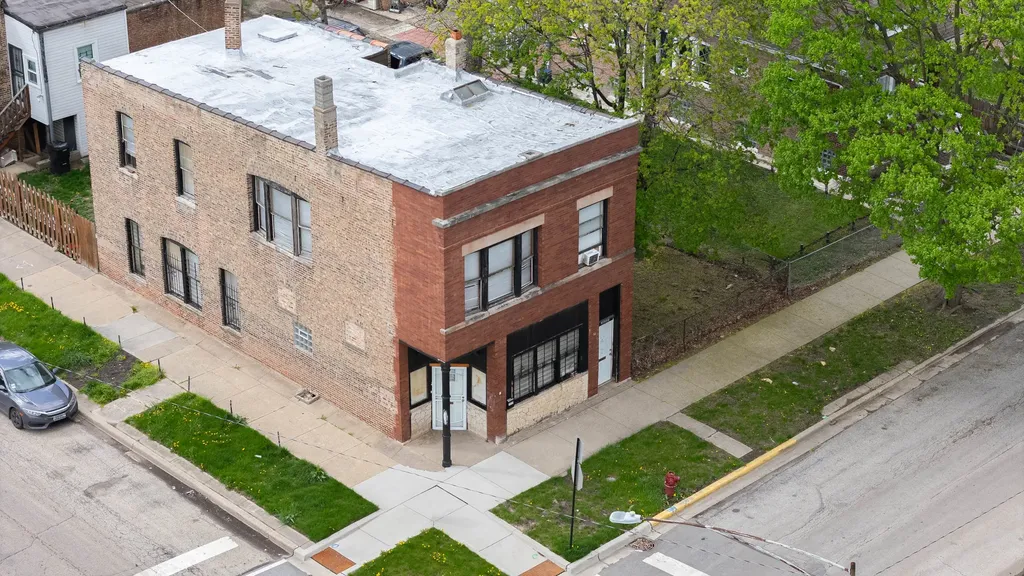 6956 South Carpenter Street Chicago IL 60621