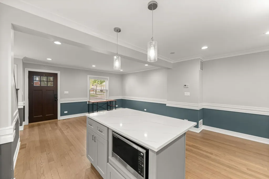 7805 West Balmoral Avenue Chicago IL 60656