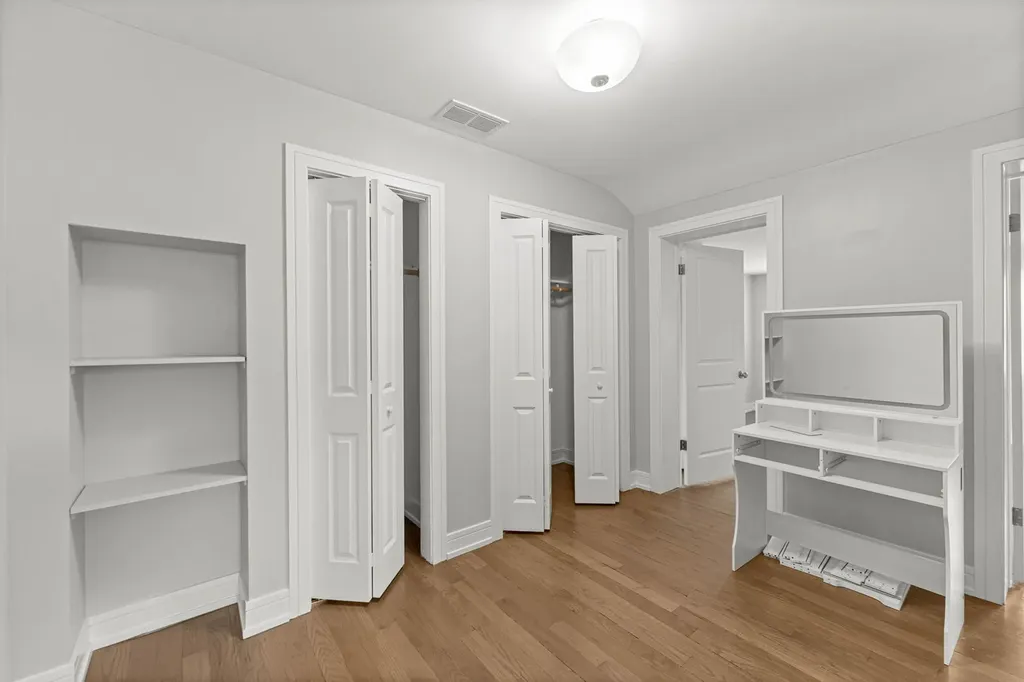 7805 West Balmoral Avenue Chicago IL 60656