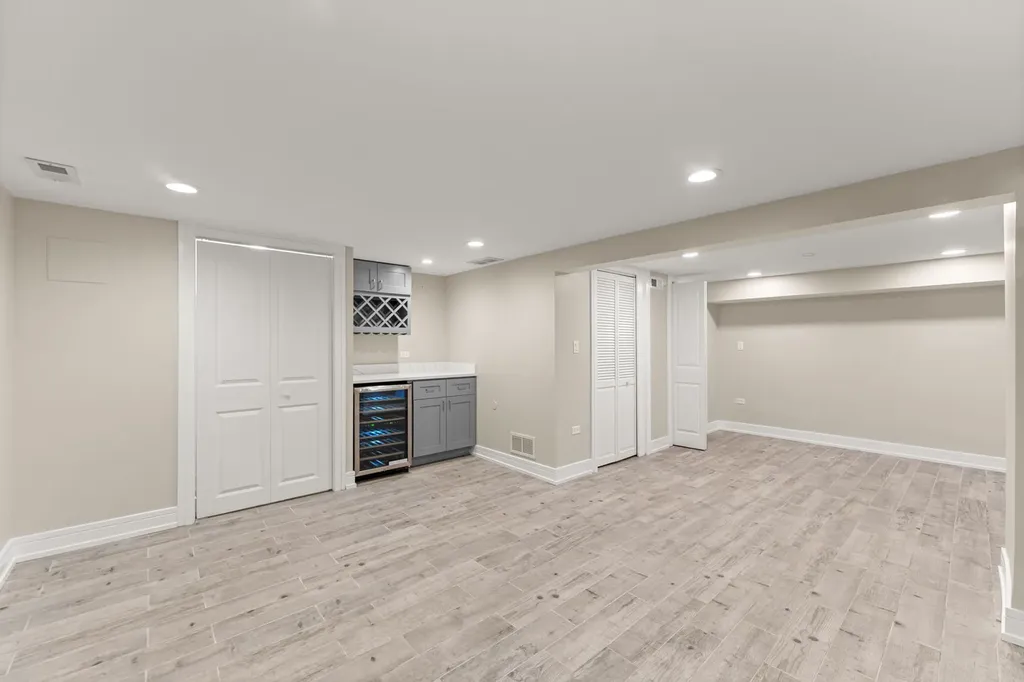 7805 West Balmoral Avenue Chicago IL 60656