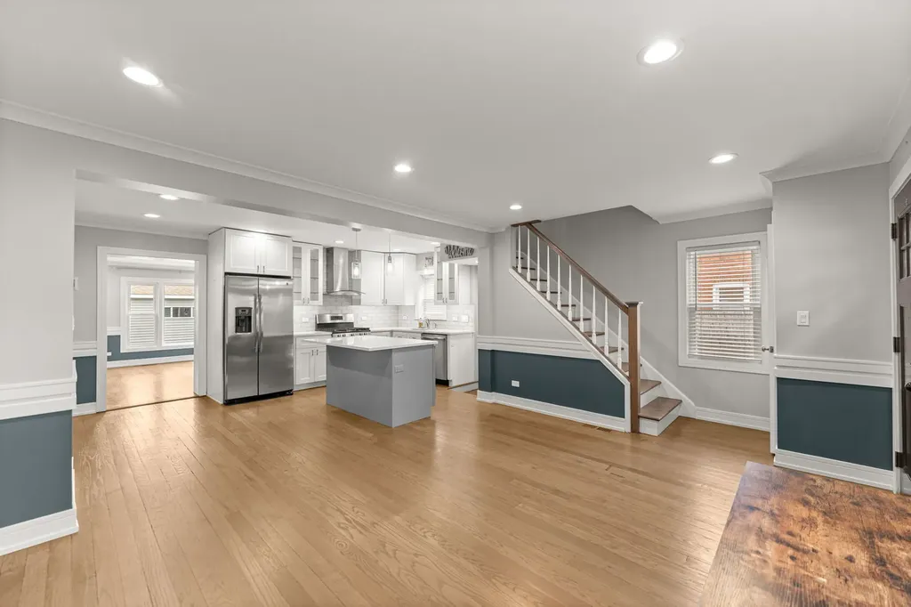 7805 West Balmoral Avenue Chicago IL 60656