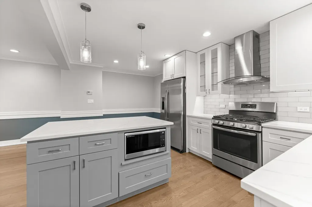 7805 West Balmoral Avenue Chicago IL 60656