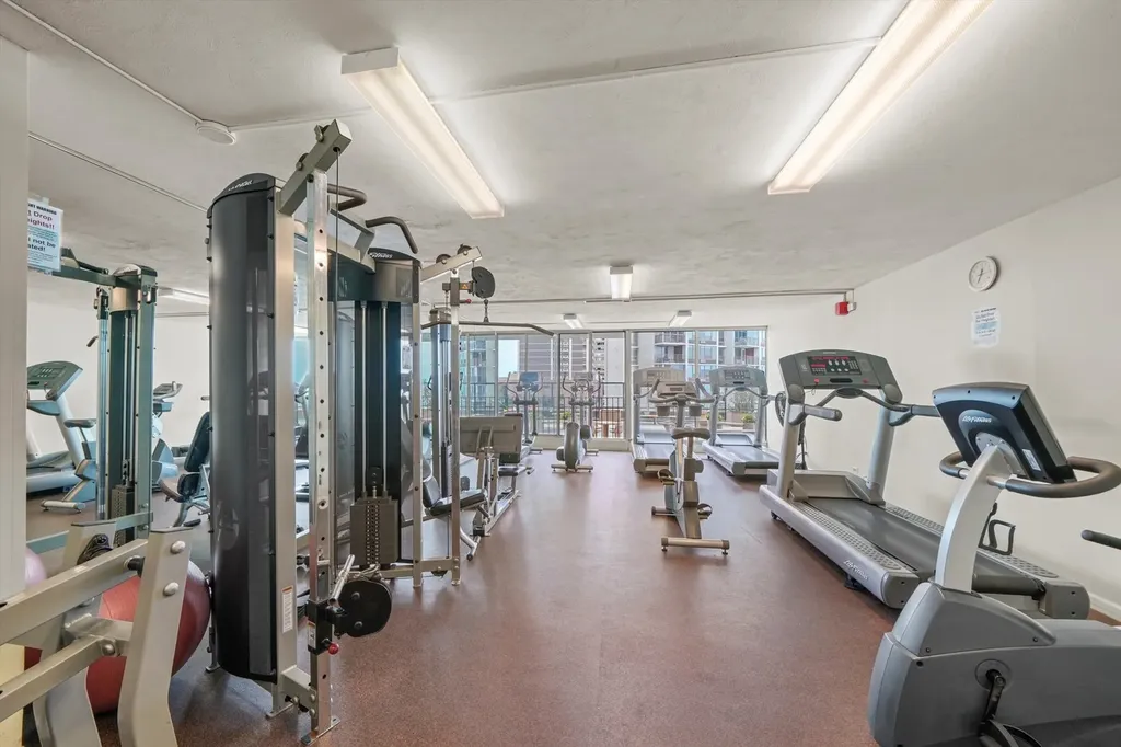 6033 North Sheridan Road Chicago IL 60660