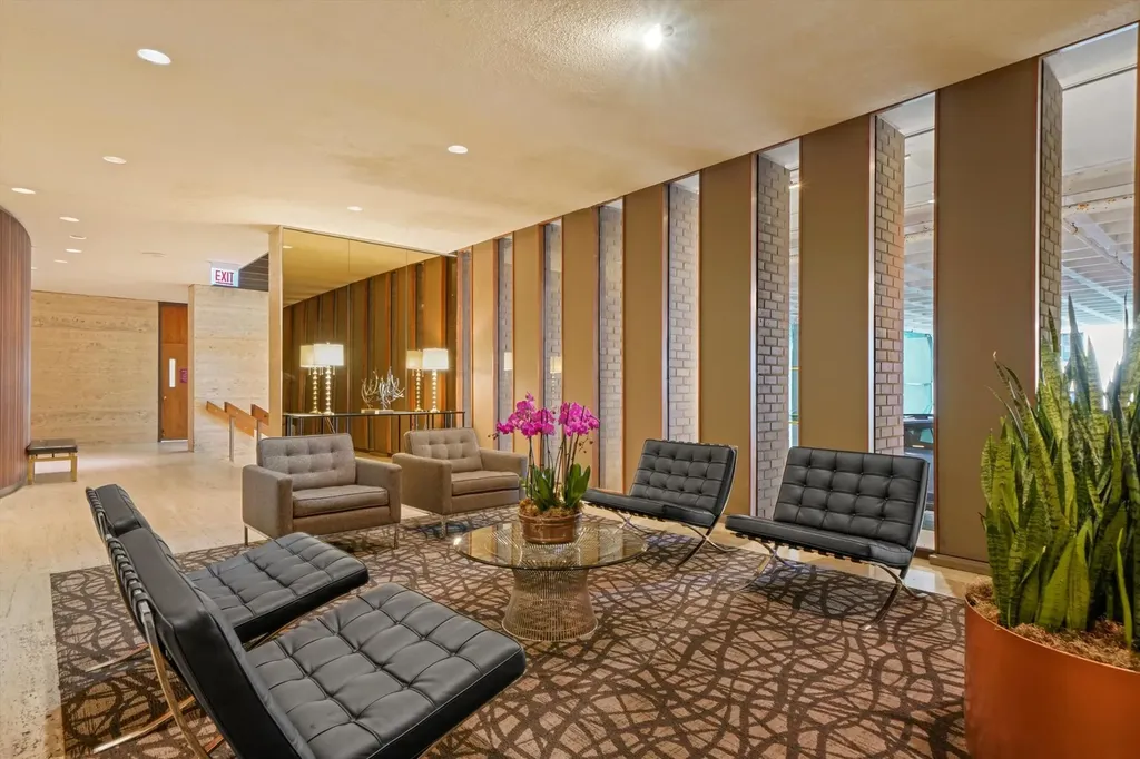 6033 North Sheridan Road Chicago IL 60660