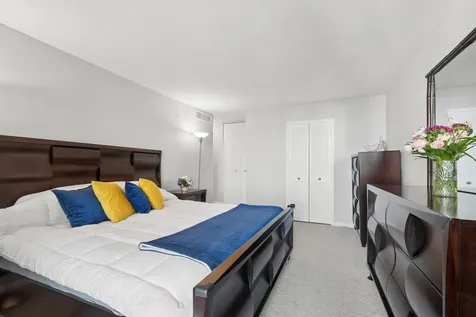 6033 North Sheridan Road Chicago IL 60660