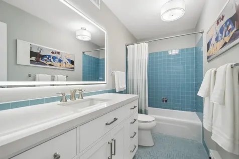 6033 North Sheridan Road Chicago IL 60660