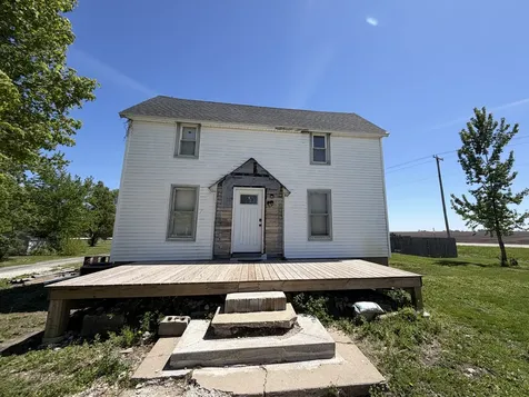 2 Missouri Street Hindsboro IL 61930