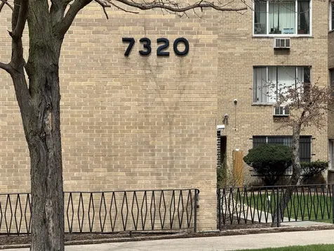 7320 North Rogers Avenue Chicago IL 60626