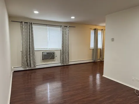 7320 North Rogers Avenue Chicago IL 60626
