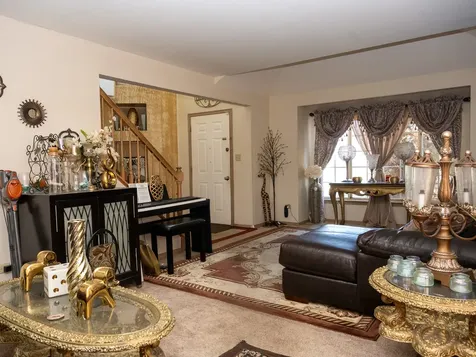232 Highland Road Matteson IL 60443