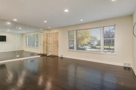 7330 North Kilbourn Avenue Lincolnwood IL 60712