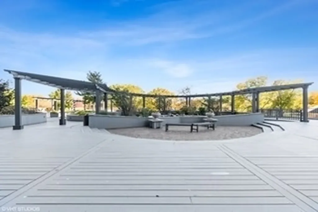 5415 North Sheridan Road Chicago IL 60640