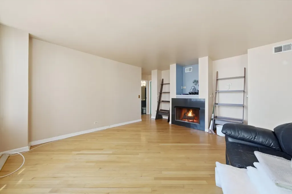 6701 South Crandon Avenue Chicago IL 60649