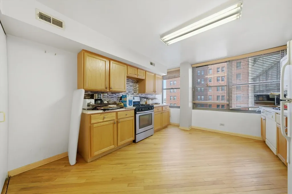 6701 South Crandon Avenue Chicago IL 60649