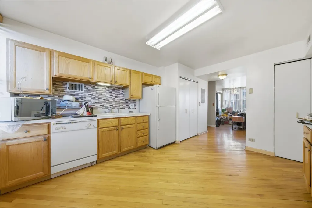 6701 South Crandon Avenue Chicago IL 60649