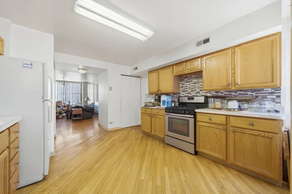 6701 South Crandon Avenue Chicago IL 60649