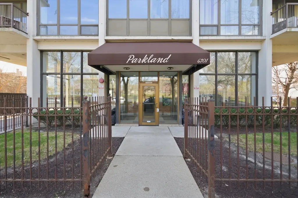 6701 South Crandon Avenue Chicago IL 60649