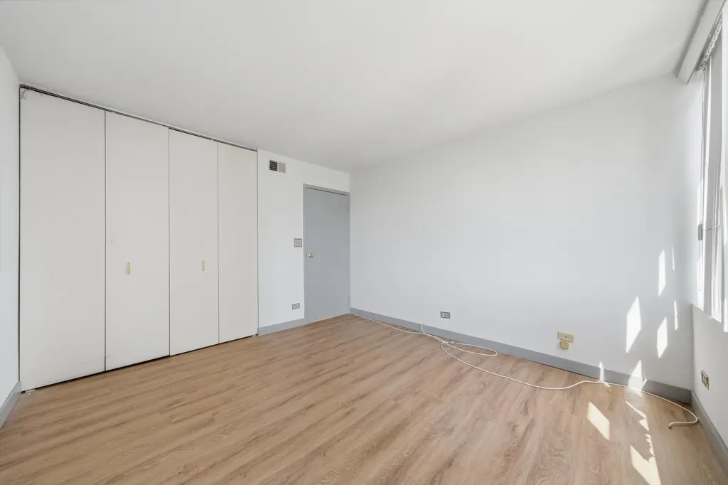 6701 South Crandon Avenue Chicago IL 60649