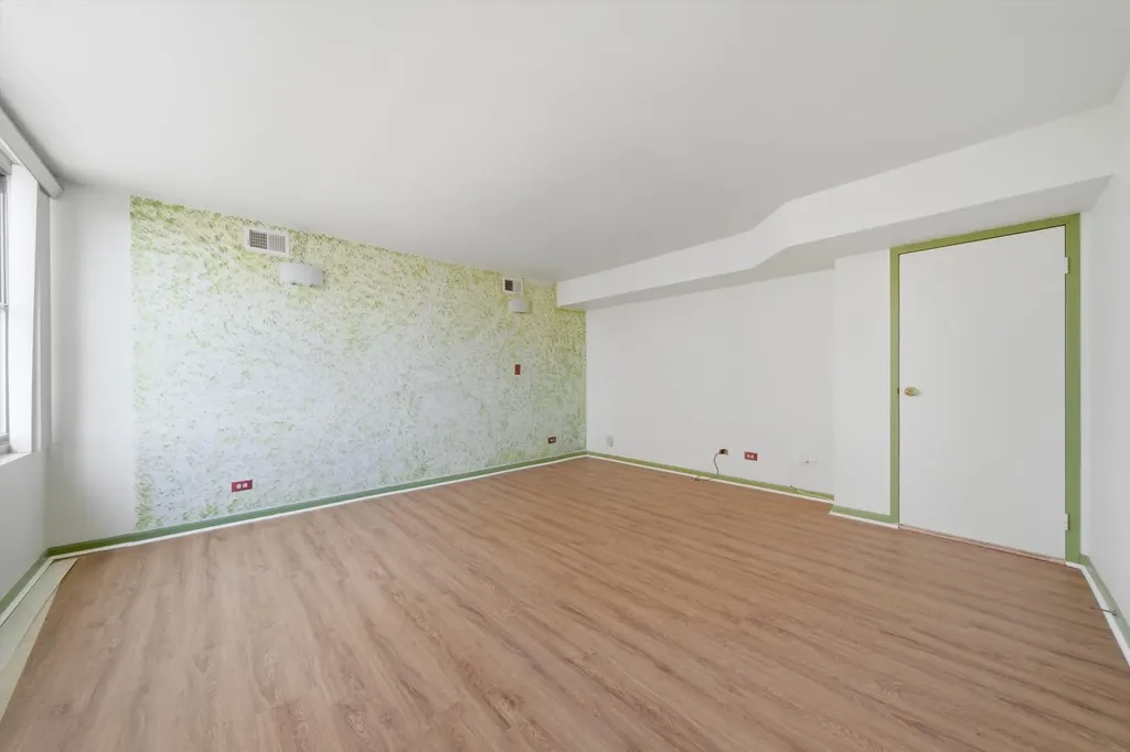 6701 South Crandon Avenue Chicago IL 60649