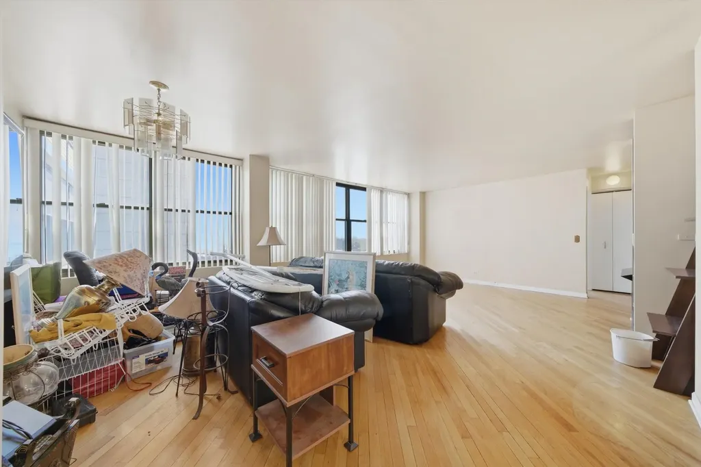 6701 South Crandon Avenue Chicago IL 60649