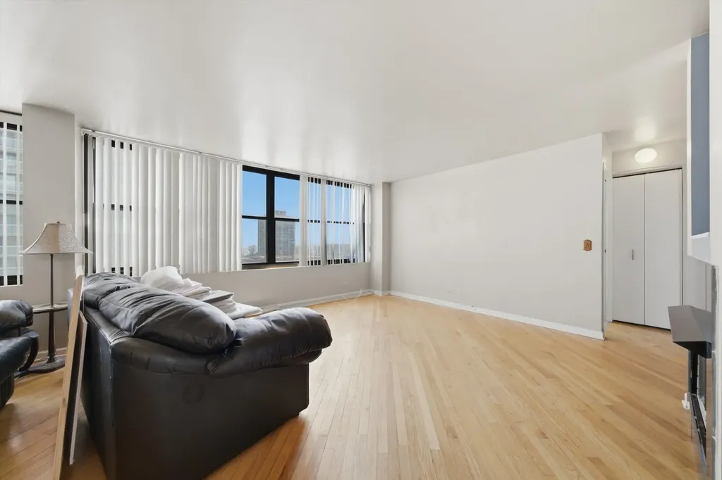 6701 South Crandon Avenue Chicago IL 60649
