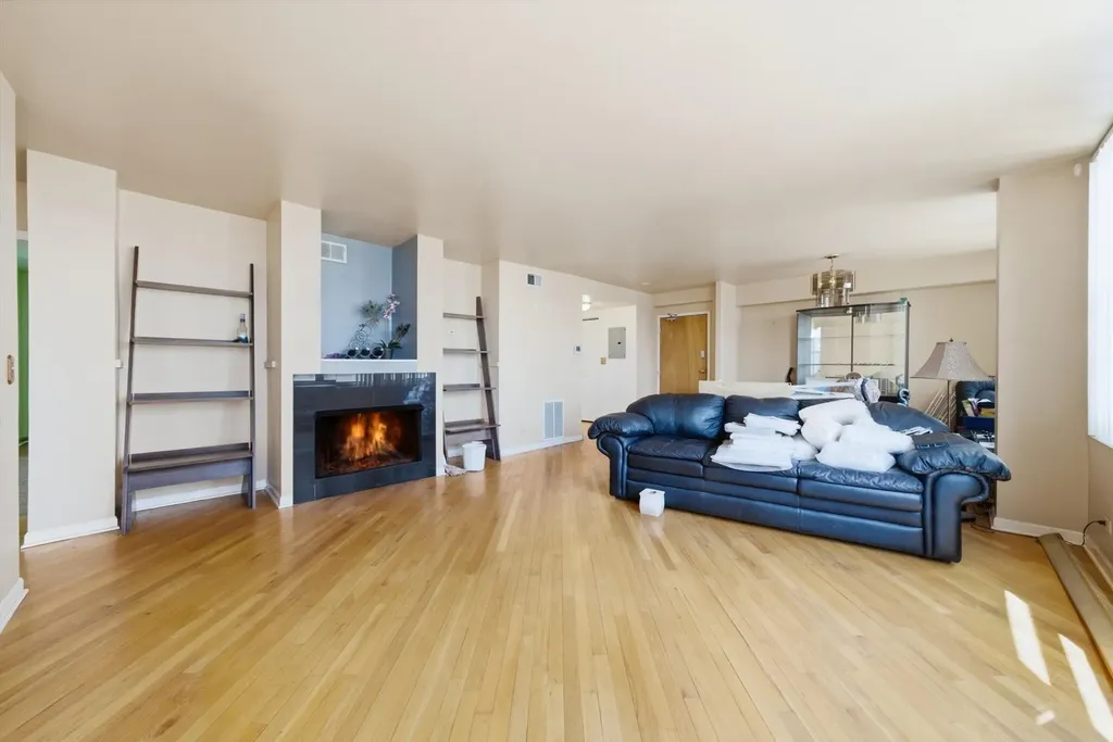 6701 South Crandon Avenue Chicago IL 60649
