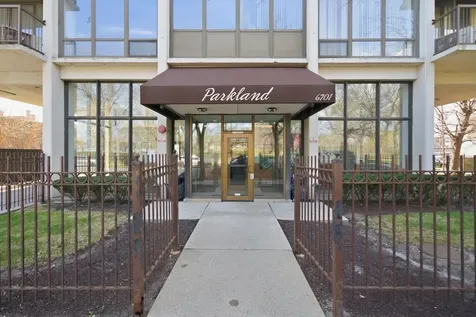 6701 South Crandon Avenue Chicago IL 60649