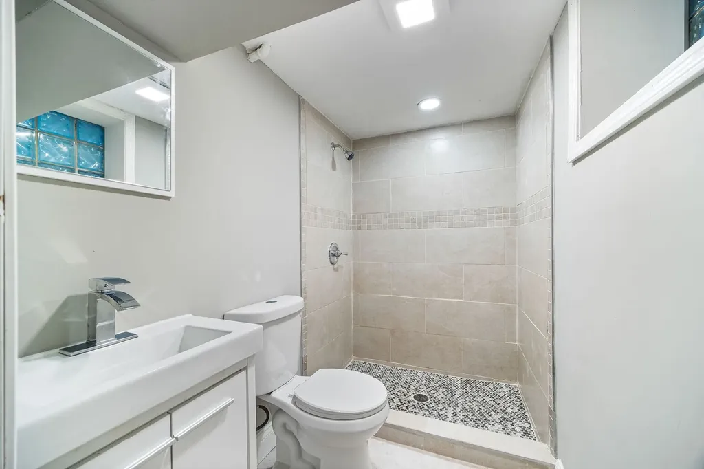10615 South Emerald Avenue Chicago IL 60628