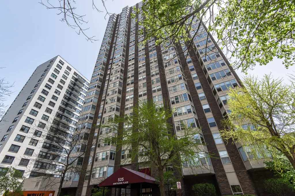 525 West Hawthorne Place Chicago IL 60657