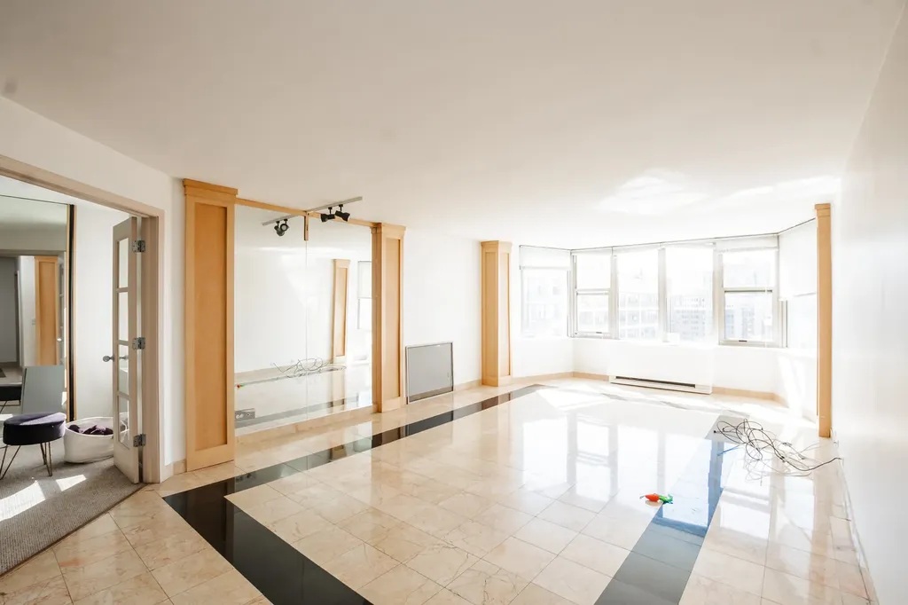 525 West Hawthorne Place Chicago IL 60657