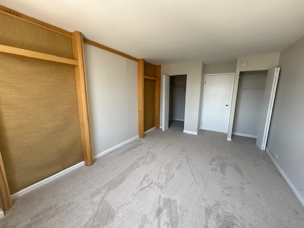 525 West Hawthorne Place Chicago IL 60657