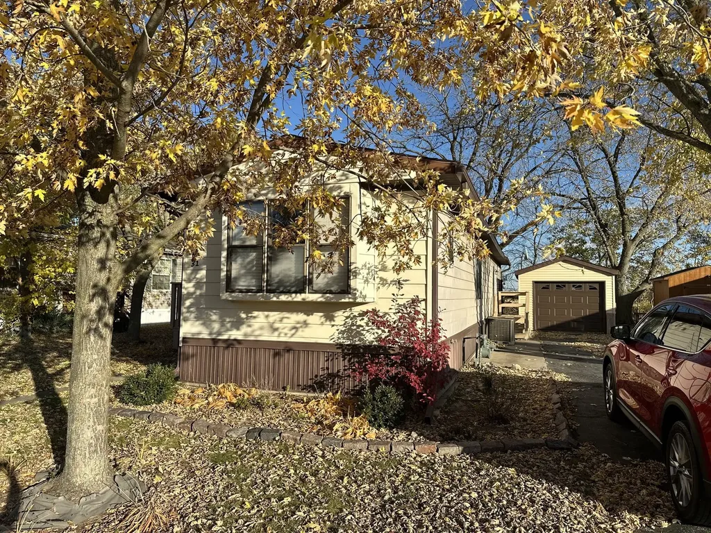 31 Meadowlark Lane Beecher IL 60401