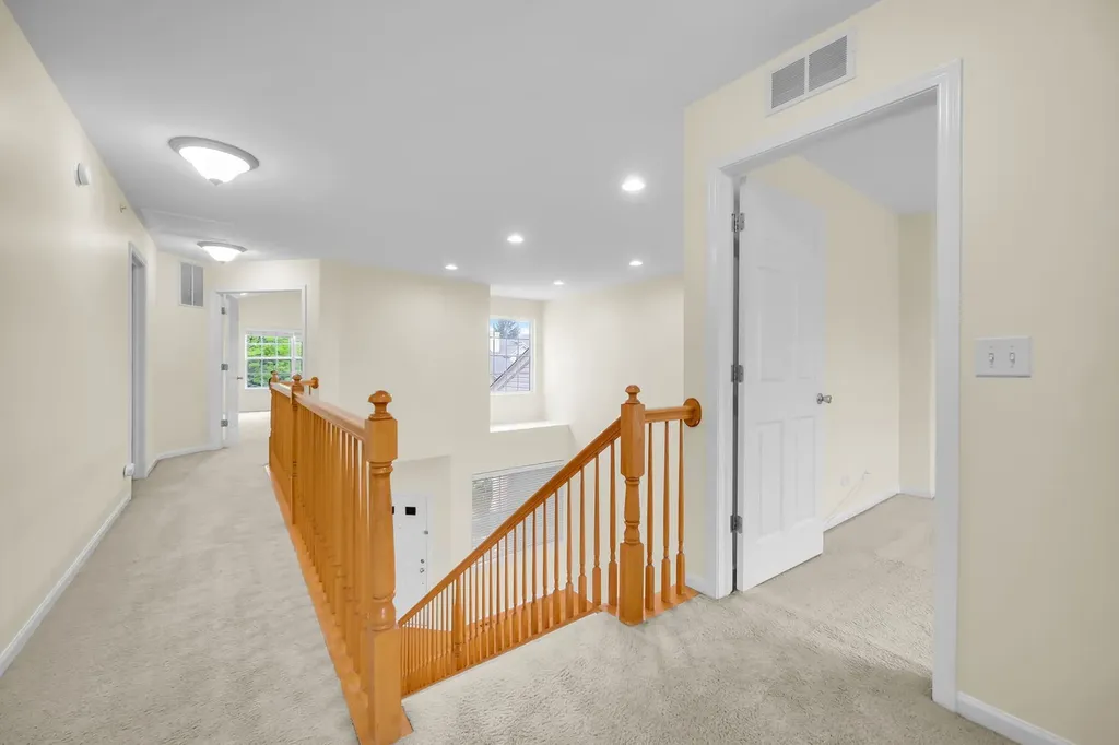 1028 Orchard Pond Court Lake Zurich IL 60047