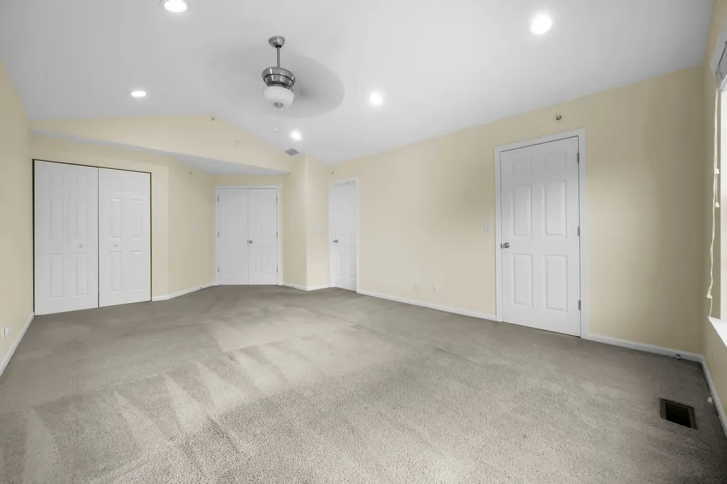 1028 Orchard Pond Court Lake Zurich IL 60047