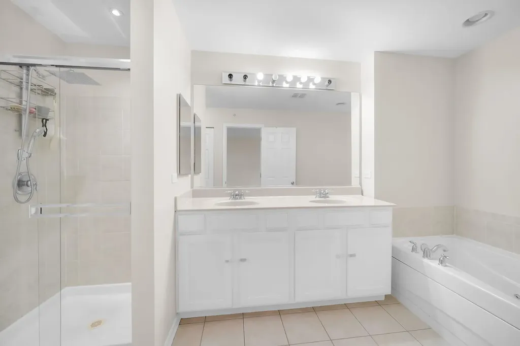 1028 Orchard Pond Court Lake Zurich IL 60047