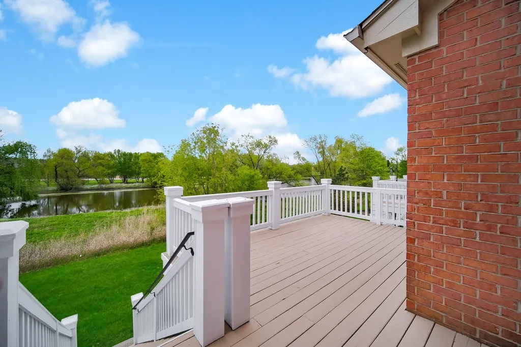 1028 Orchard Pond Court Lake Zurich IL 60047