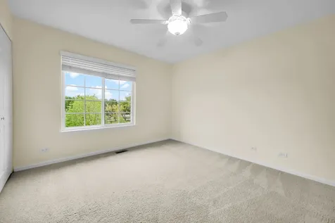 1028 Orchard Pond Court Lake Zurich IL 60047