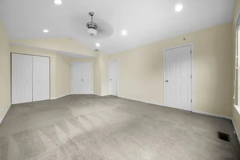 1028 Orchard Pond Court Lake Zurich IL 60047