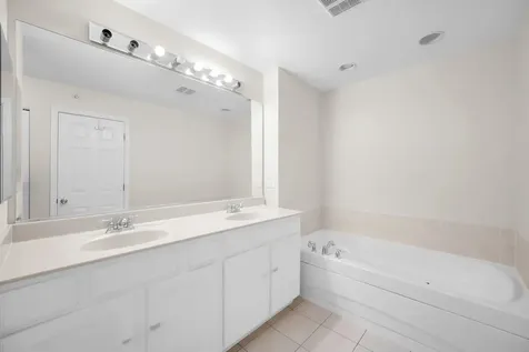 1028 Orchard Pond Court Lake Zurich IL 60047