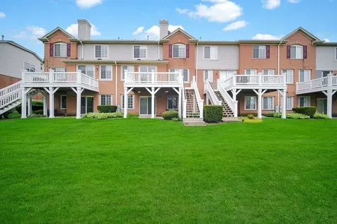 1028 Orchard Pond Court Lake Zurich IL 60047