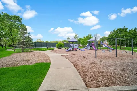 1028 Orchard Pond Court Lake Zurich IL 60047