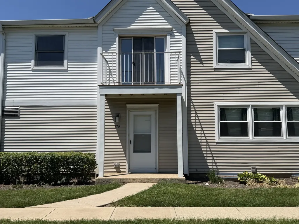 716 Inverrary Lane Deerfield IL 60015