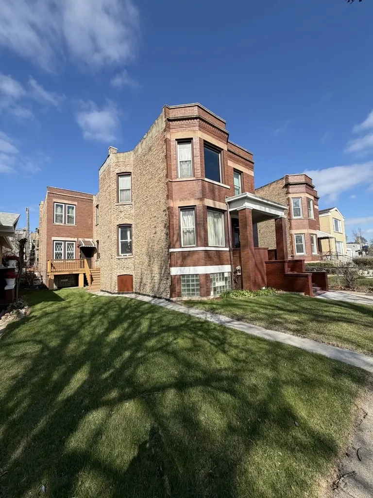 7316 South Lowe Avenue Chicago IL 60621
