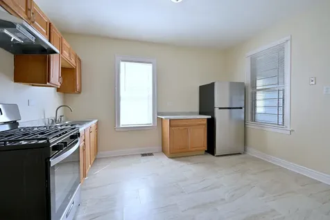 8602 South Muskegon Avenue Chicago IL 60617