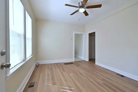 8602 South Muskegon Avenue Chicago IL 60617
