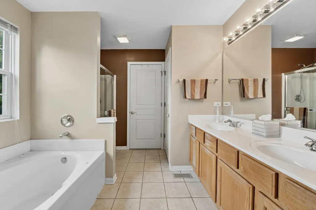 2977 Peachtree Circle Aurora IL 60502