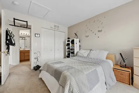 2977 Peachtree Circle Aurora IL 60502