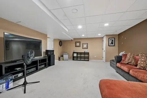 2977 Peachtree Circle Aurora IL 60502