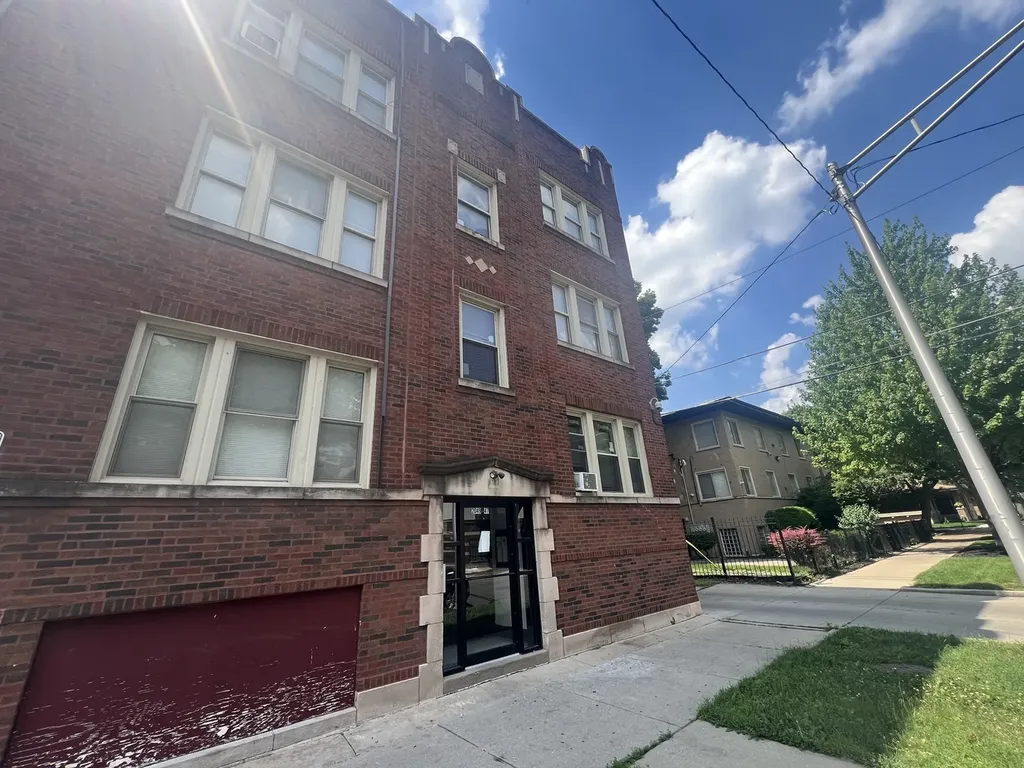 2047 East 68th Street Chicago IL 60649
