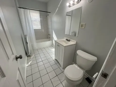2047 East 68th Street Chicago IL 60649